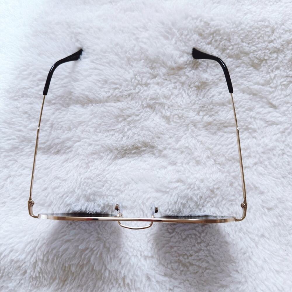 Carly Mirrored Gold Chic Round Sunglasses - Picture 4 of 11
